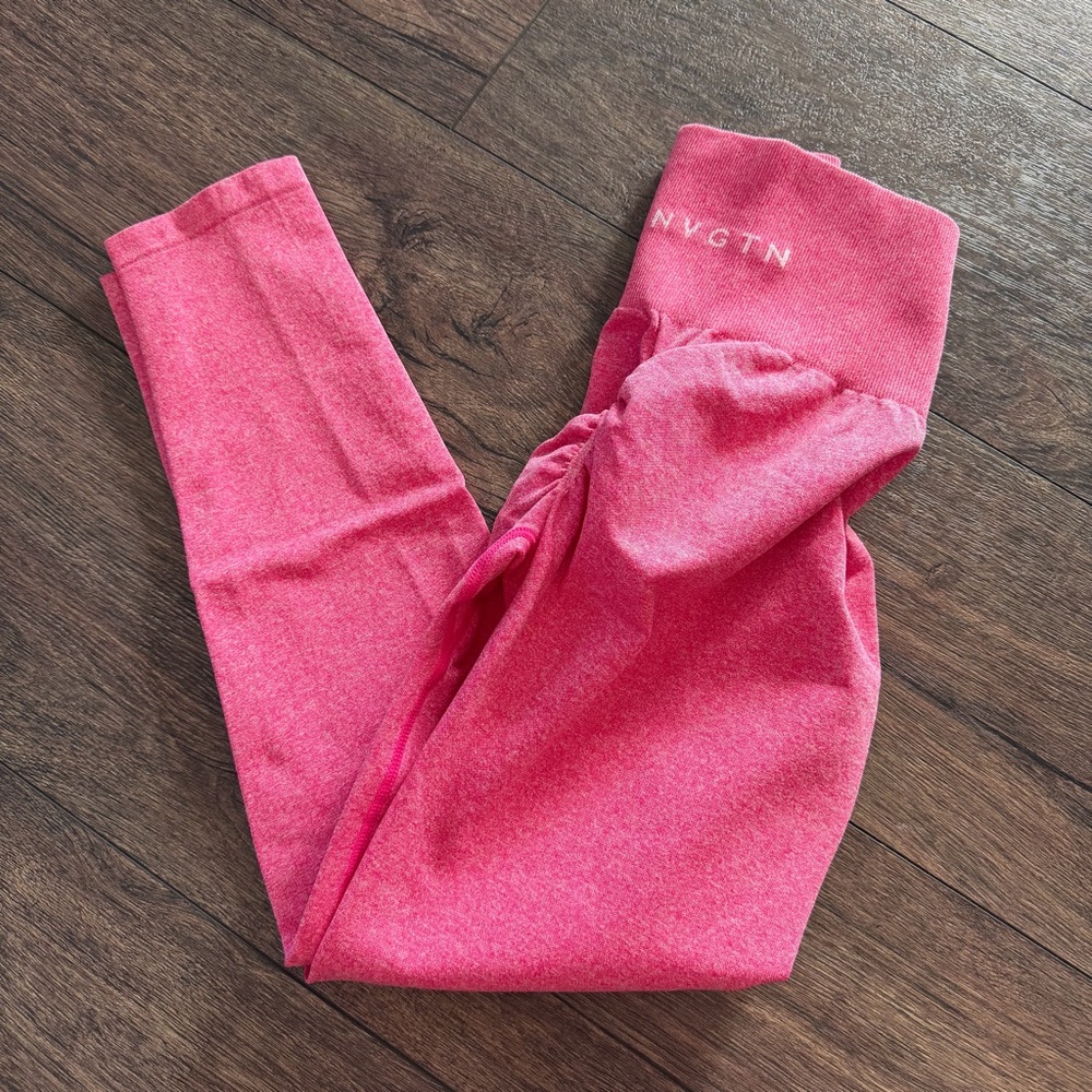 NVGTN Scrunch Seamless Leggings – Fuchsia Hot Pink — Size Medium